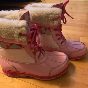 Girls ugg butte